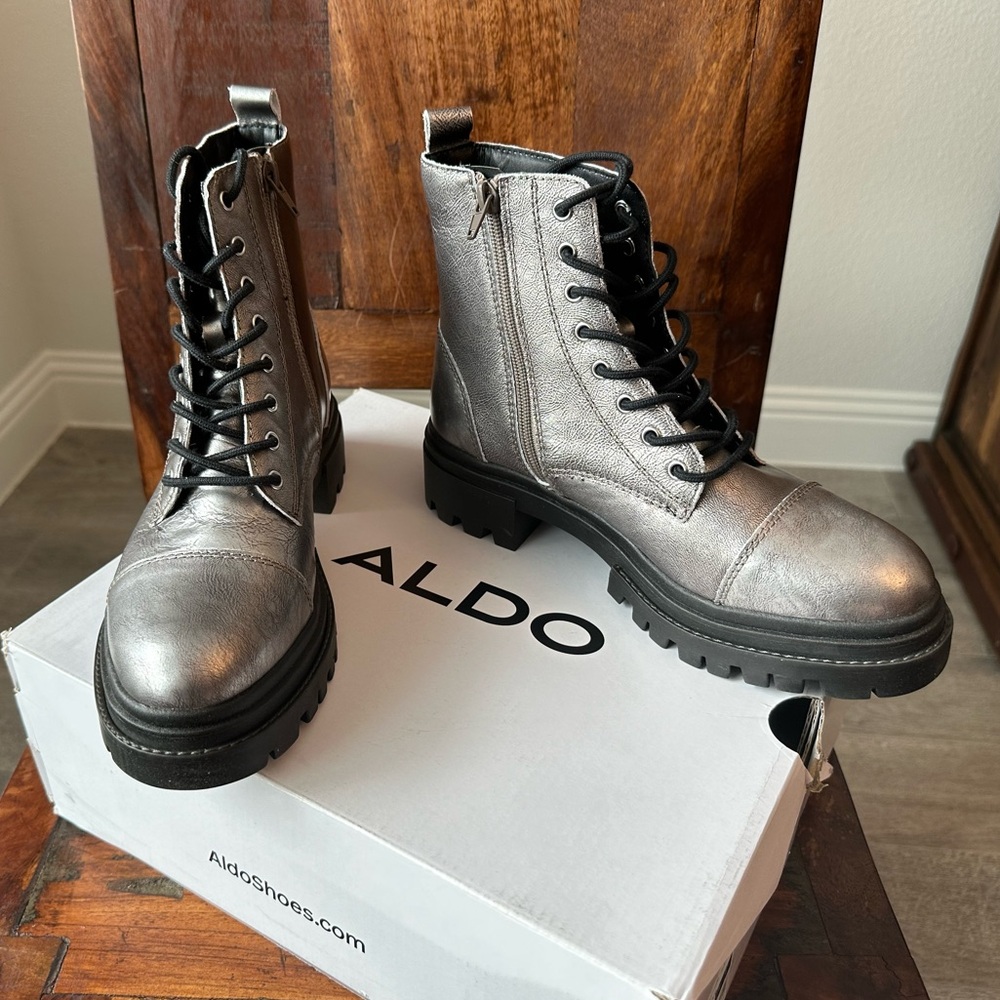 ☀️ NIB ALDO Bigmark Silver Ankle Boot with Lug Sole